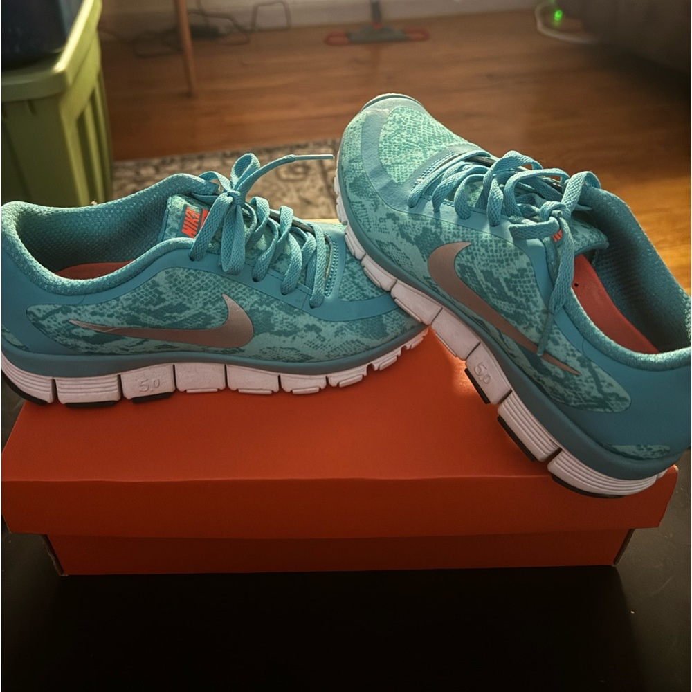 Nike blue green womens sneaker, only wore a few times